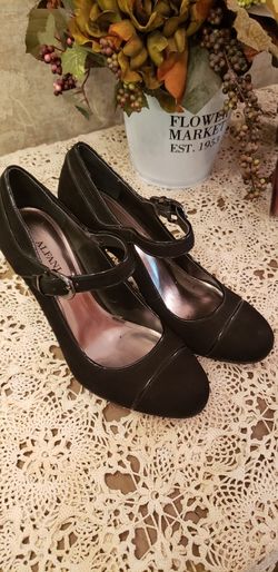 Ladies Black Heel