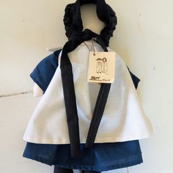 Vintage 1984 Handmade Faceless Amish Doll – With Original Tag – Harleysville, PA