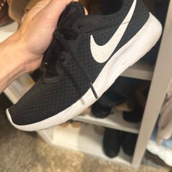 Women Nike Size 7.5