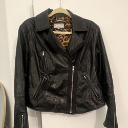 Black XL Woman Leather Jacket Great Conditions 