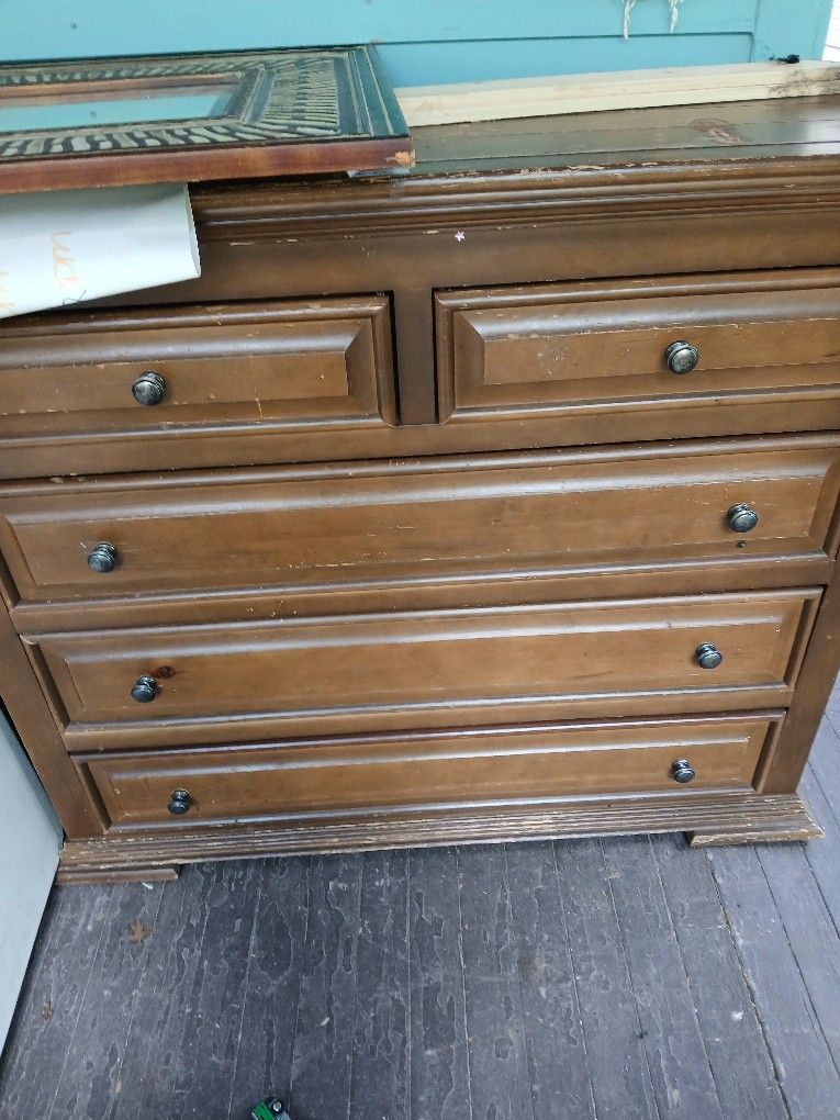 Dresser
