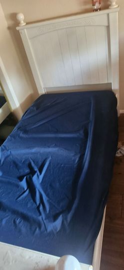 Twin Bed an frame