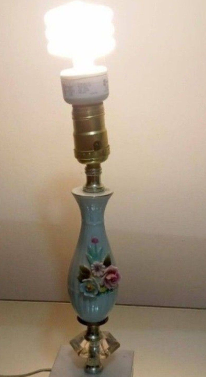 VINTAGE PORCELAIN PORTABLE LAMP 12"