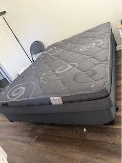 MUST GO. Siesta 10 Queen Bed Medium-Firm Set