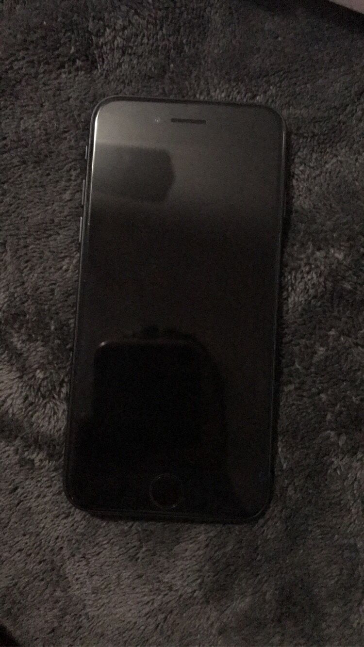 iPhone 7 brand new straight talk. Paid 330. 250 or best offer.