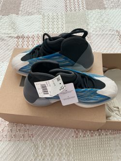 Men yzy qntm size 4.5