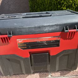 Tengo una aspiradora Milwaukee 18v en buenas condiciones 55.00