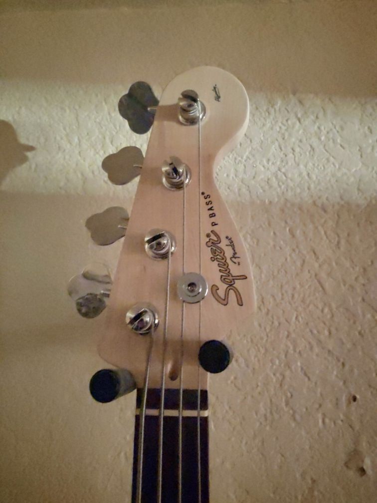 squire precision bass