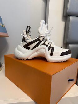 Louis Vuitton size 39 curved sneakers