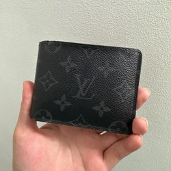 Black & Grey Louis Vuitton Wallet no Scratches Or Smudges In Great Condition 