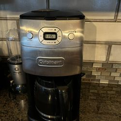 CUISINART 12-CUP GRIND & BREW PROGRAMMABLE COFFEEMAKER WITH METAL FILTER GLASS POT COFFEE MAKER - WORKS PERFECTLY!