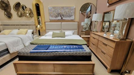 Sale... sale!! 4 Pc King Natural Upholstered Storage Platform Bedroom Set