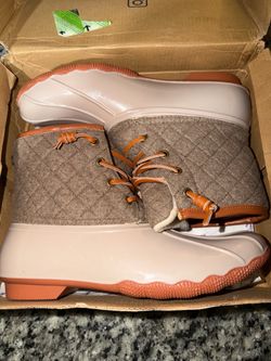 Goose duck boots size 9