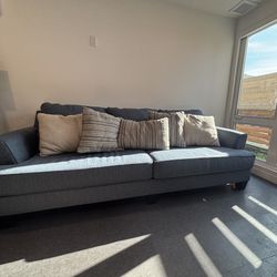 🛋️ Living Spaces Elijah II Sofa – Excellent Condition (Like New!)