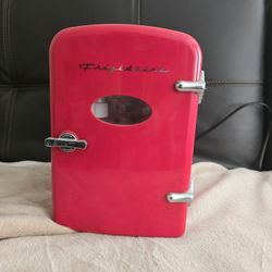 Mini Fridge (Frigidaire)