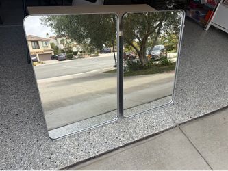 Pair of mirrors