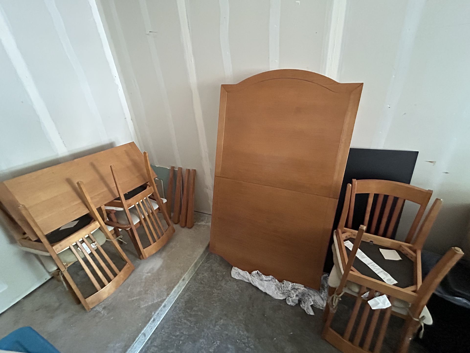 Dining Table Set (Shermag Mayfair) $350 Obo
