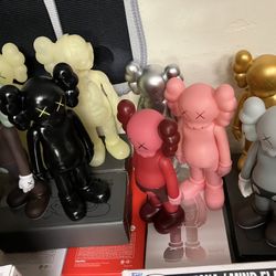 KAWS FIGURES AND RUGS