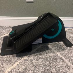 Gubii foot pedal