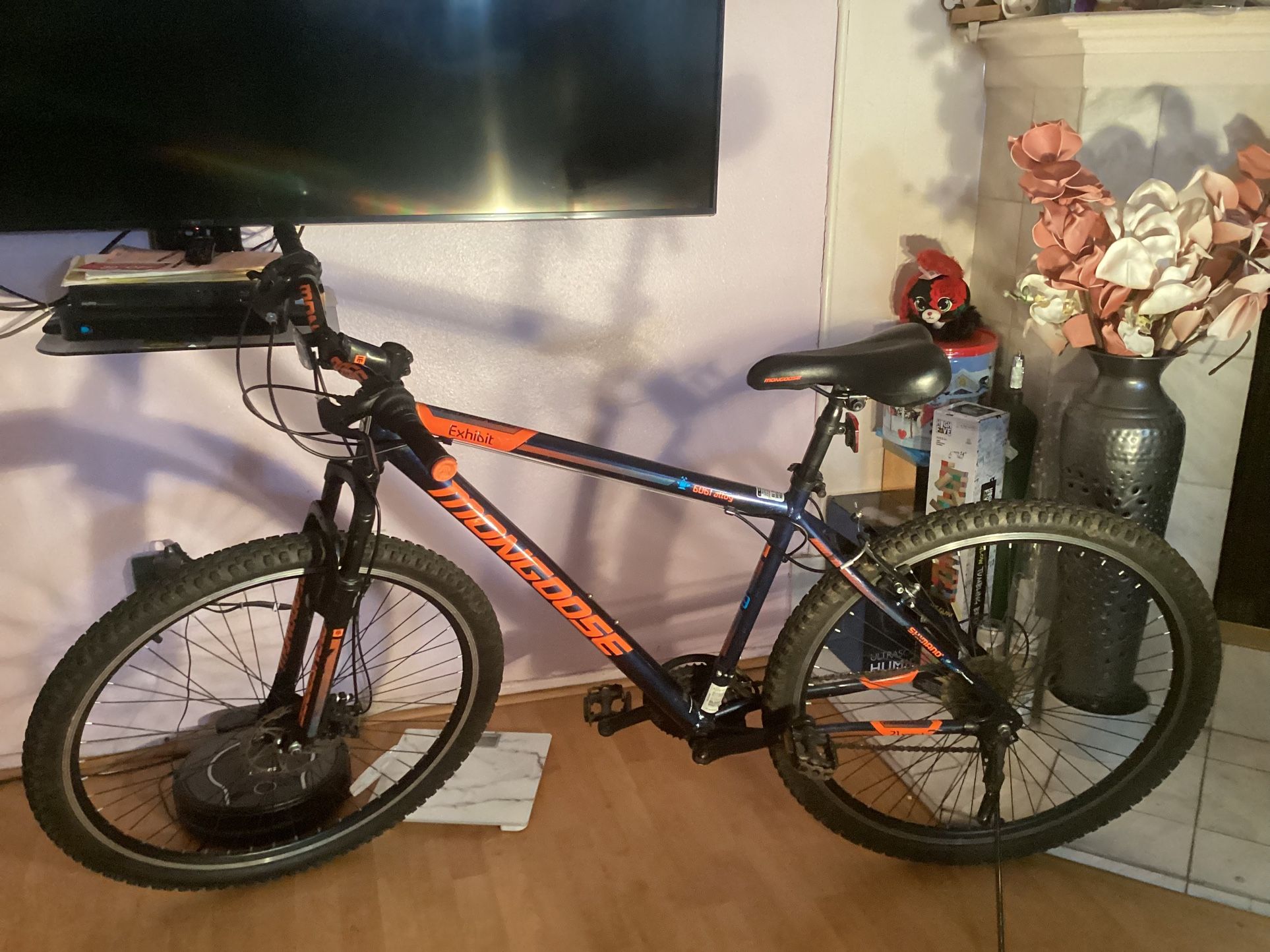 29” Mountain Front Suspension 6061 Alloy Extribit Mongoose Bike For Men 7 Speeds Exellent Condition Price Firm $200
