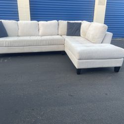FREE DELIVERY!!! White 2 piece sectional couch with chase 