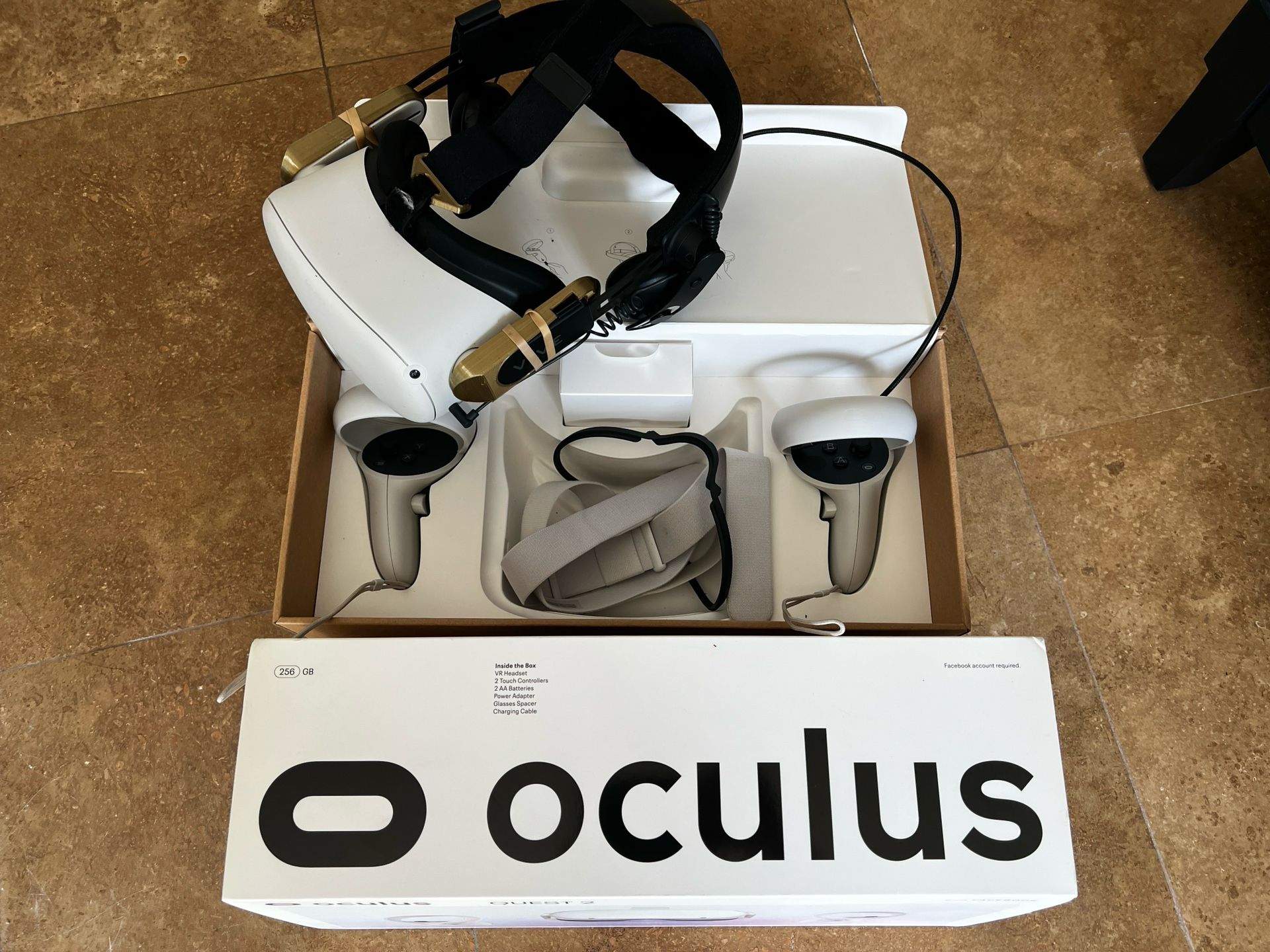 Oculus Meta Quest 2 256gb W Vive Deluxe Audio Strap
