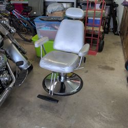 Salon/Piercing Chair 