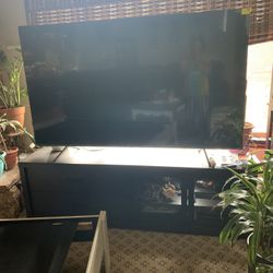 Hisense 70 Or 75 inches Smart TV