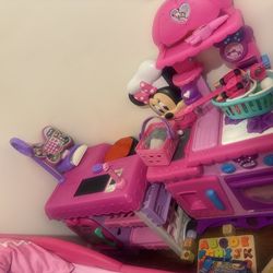 Minnie Mouse toddler bed & toys