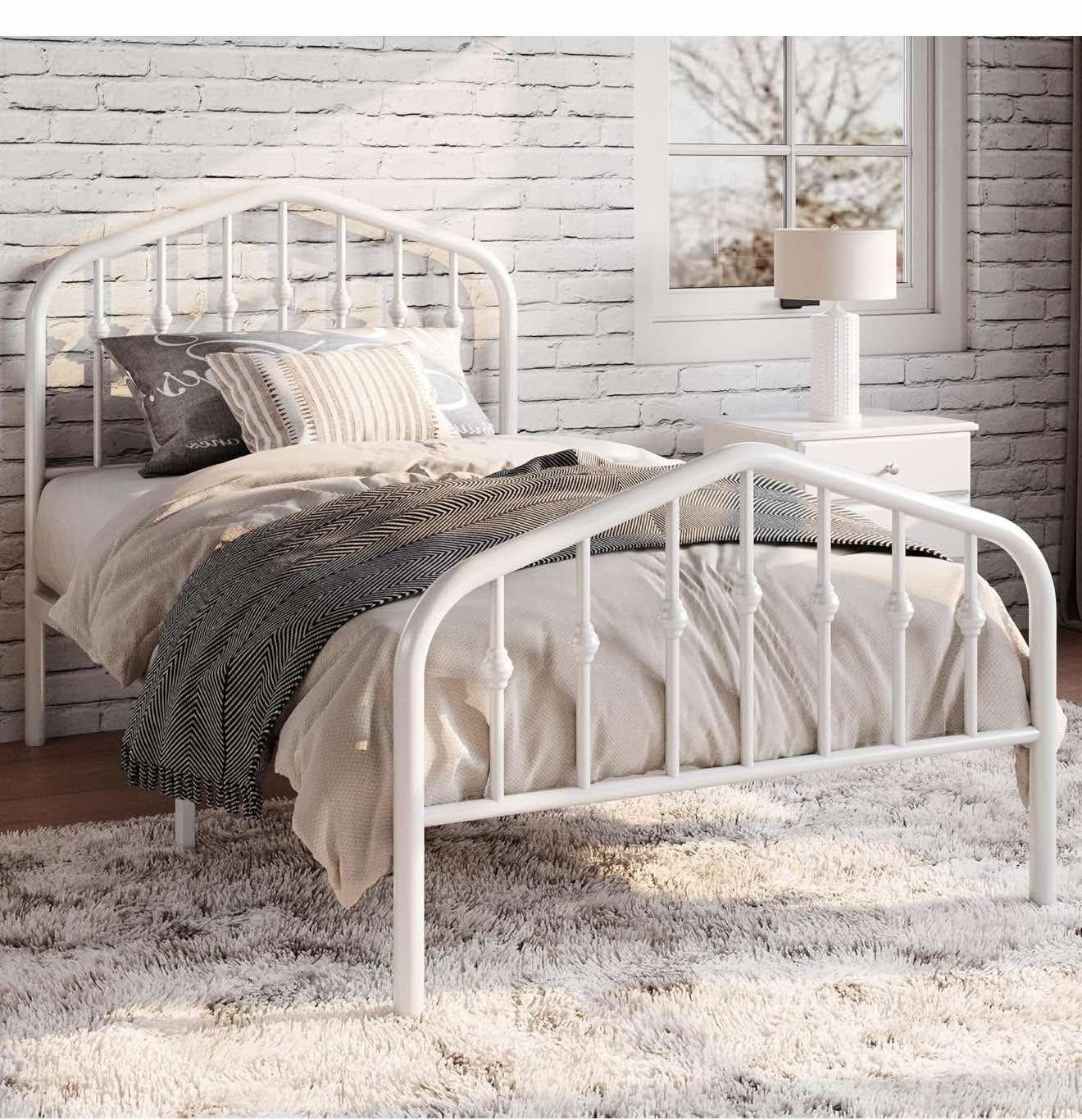 Toddler Bed, Twin Size Metal Platform Bed Frame with Victorian Style, White L-8