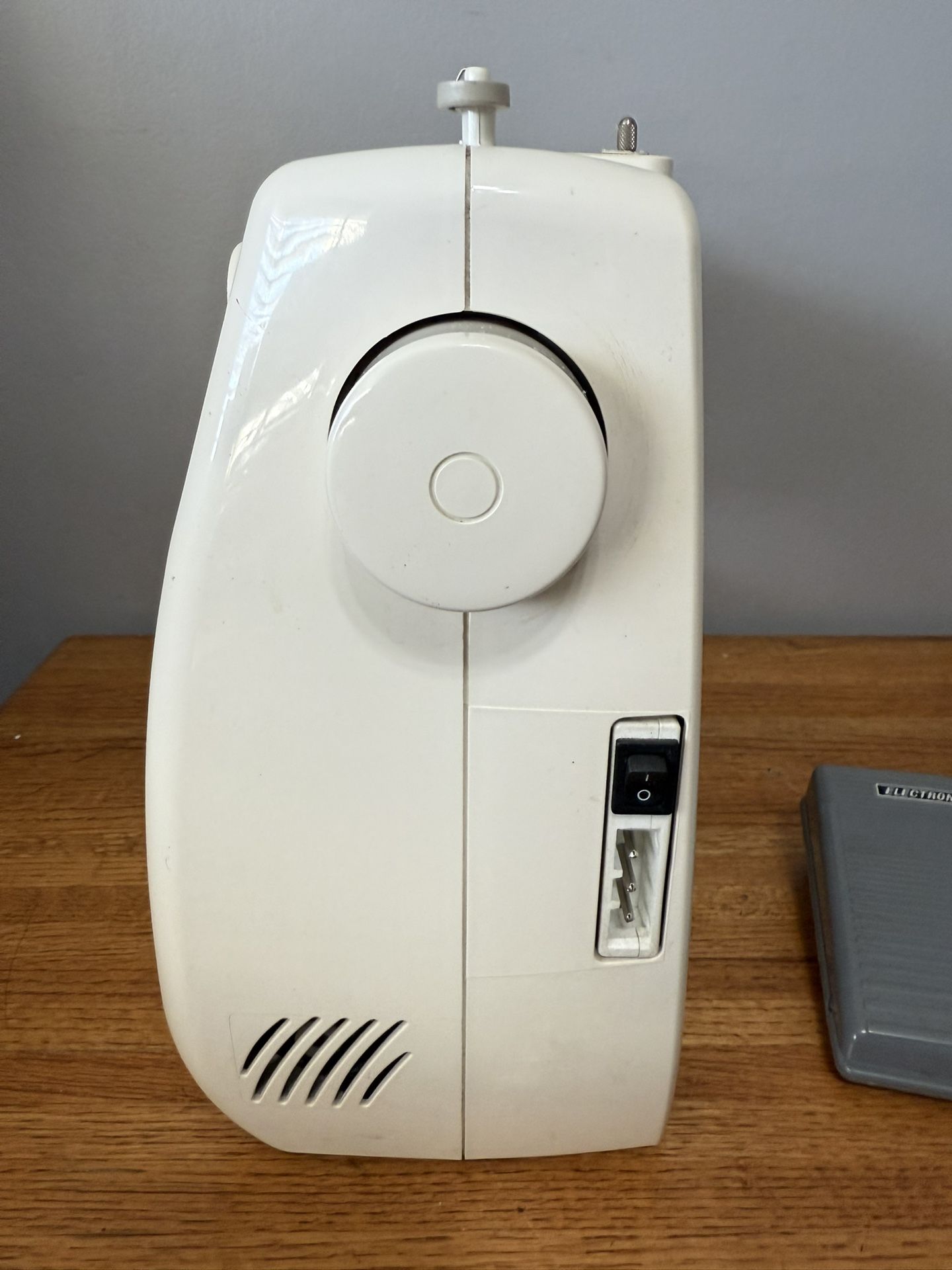 Brother LS 2125i Electric Lightweight Portable Sewing Machine Tested/ foot pedal