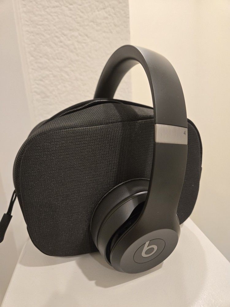 Beats Solo 4 Matte Black Headphones