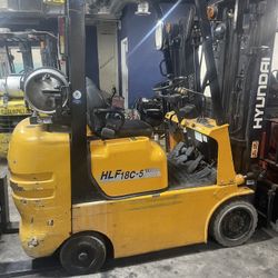 Forklift 