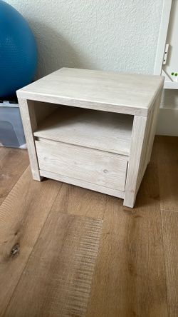 Pottery Barn Teen Costa Nightstand (21")