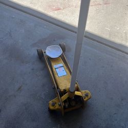 Wilmer Hydraulic Floor Jack