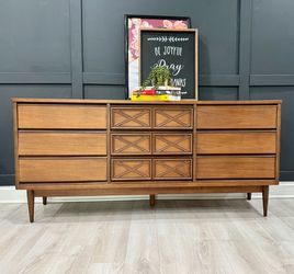 ✨Mid-Century Modern Lowboy / Credenza by Bassett Furniture ✨ FREE LOCAL DELIVERY INCLUDED