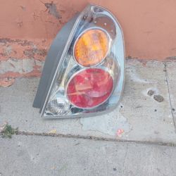 2003 Nissan Altima Light