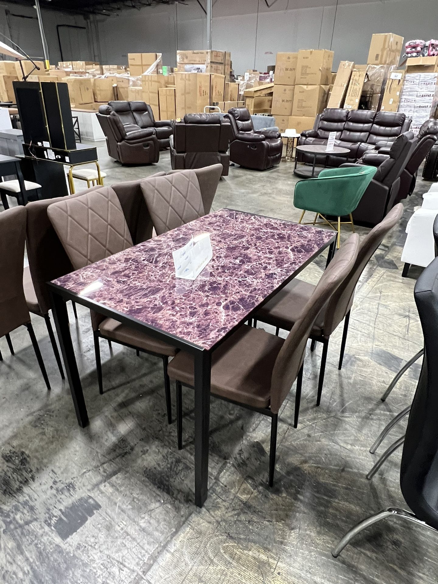 Dining Table With 4 Chairs / Mesa de comedor con 4 sillas