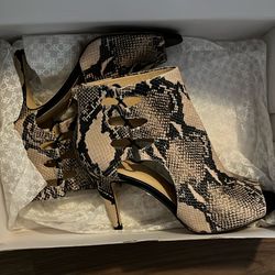 Banana Republic Snake Print Heel- Size 6.5