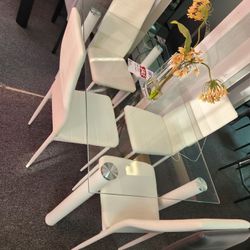 DINING TABLE WITH 6 CHAIRS BRAND NEW 