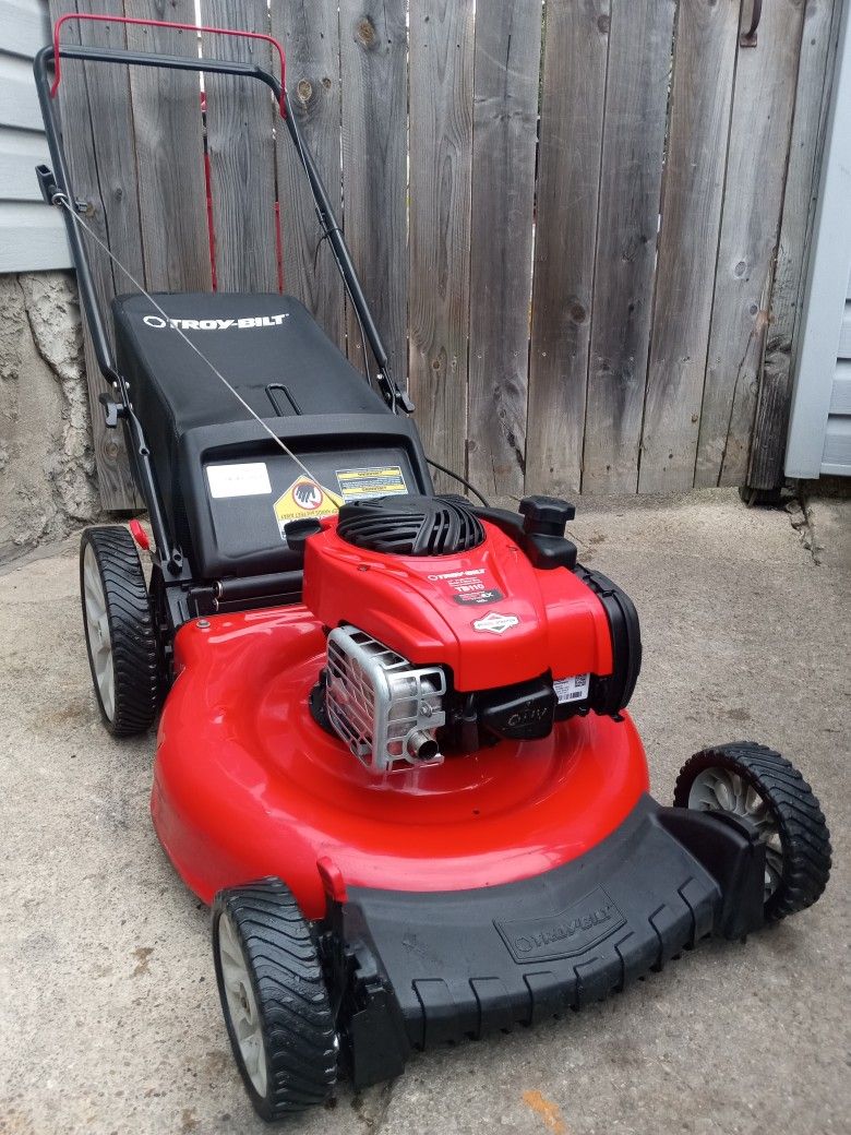 Troy-Bilt 21" Inch Push Lawnmower With Bag And High Rear Wheels