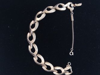 Monet Brushed Gold link safety chain bracelet~7 in.