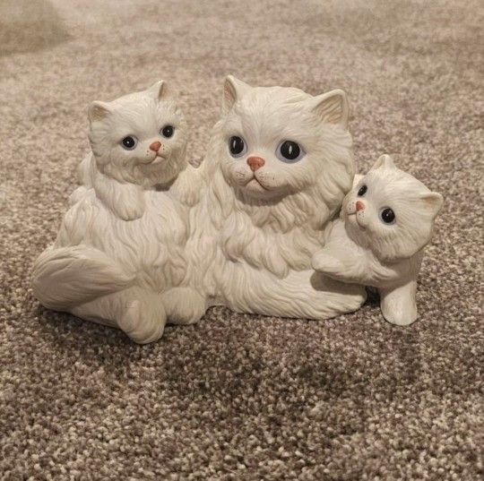 Vintage Homco White Persian Cats with Kittens
