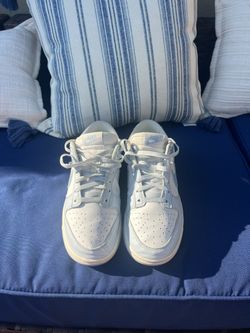 Size 9 Woman’s Nike Dunks