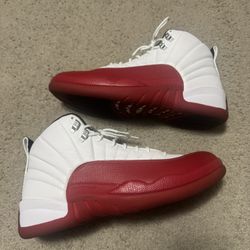 WORN TWICE JORDAN 12 CHERRY SIZE 12.5