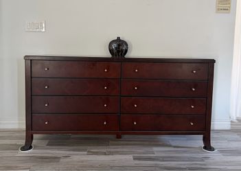 8-Drawer Dresser + 2 Matching Nightstands