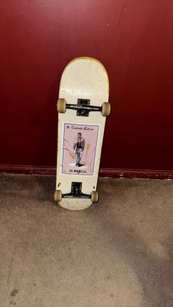 (Used) Good Condition Castle Aliens El Modelo Skateboard / Board Sz 8.5 