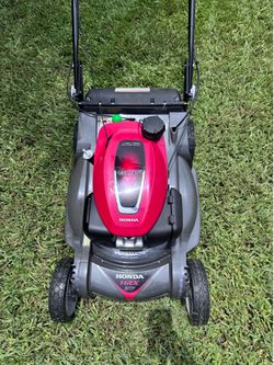 FEW TIMES USED ALMOST NEW SELF PROPELLED LAWNMOWER HONDA HRX-217 /200cc TWIN BLADE / BLADE CONTROL SYSTEM . XENOY DECK NEVER GER RUST, DENT or CORRODE