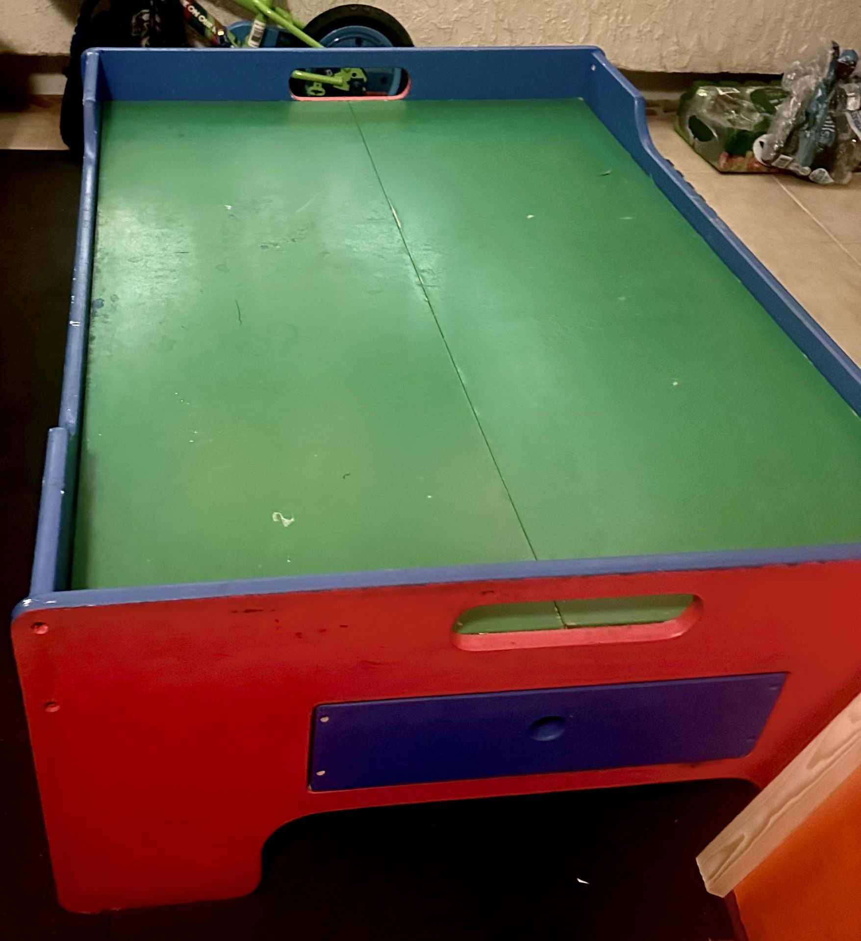 Arts And Crafts Play Table For Toddlers/kids
