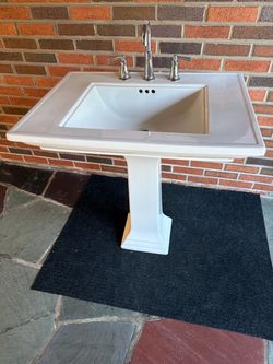 Kohler White Pedestal Sink with Chrome Faucet – Gently Used